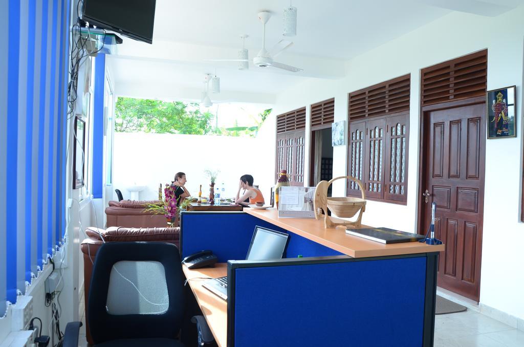Otha Shy Airport Transit Hotel Katunayaka Bagian luar foto