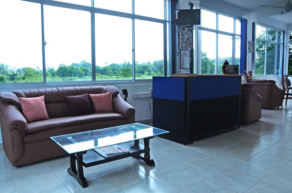 Otha Shy Airport Transit Hotel Katunayaka Bagian luar foto