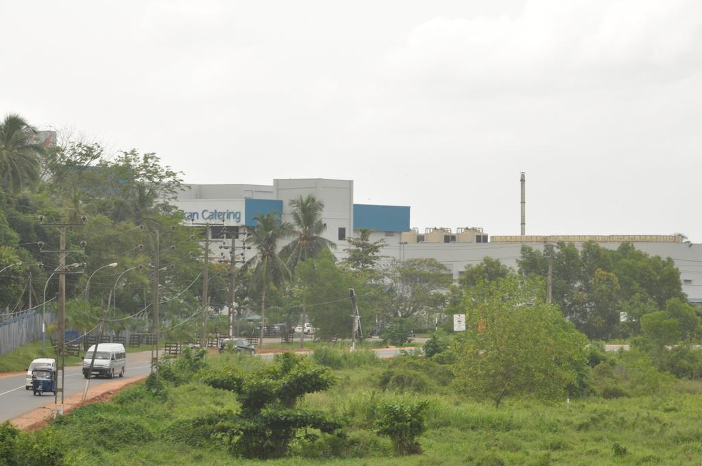 Otha Shy Airport Transit Hotel Katunayaka Bagian luar foto