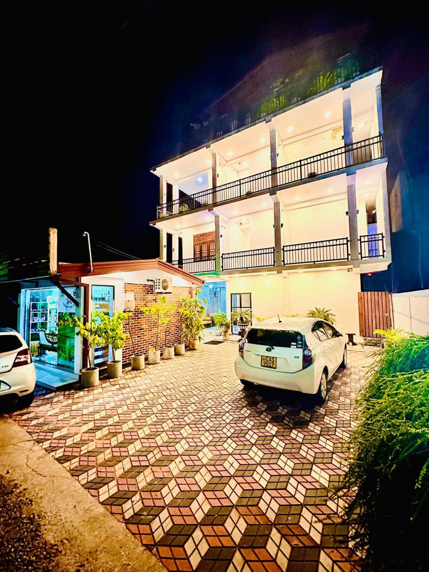 Otha Shy Airport Transit Hotel Katunayaka Bagian luar foto