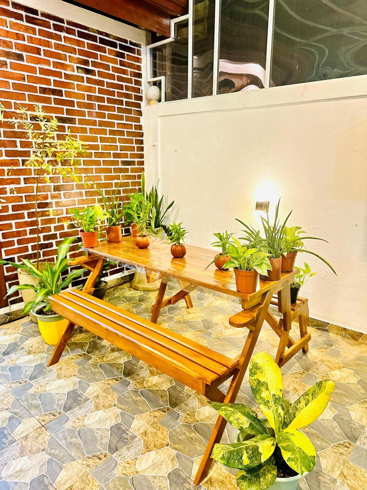 Otha Shy Airport Transit Hotel Katunayaka Bagian luar foto