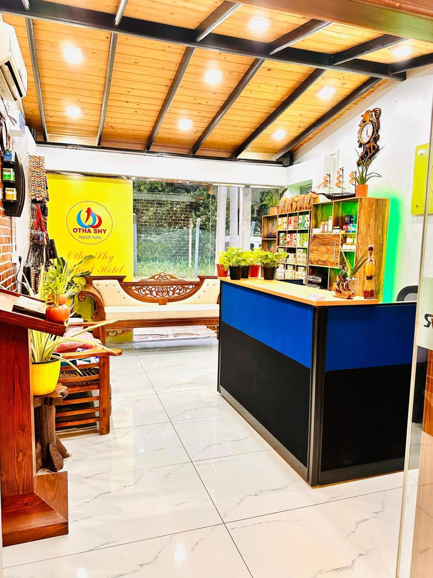 Otha Shy Airport Transit Hotel Katunayaka Bagian luar foto