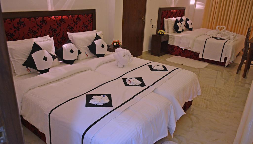 Otha Shy Airport Transit Hotel Katunayaka Bagian luar foto