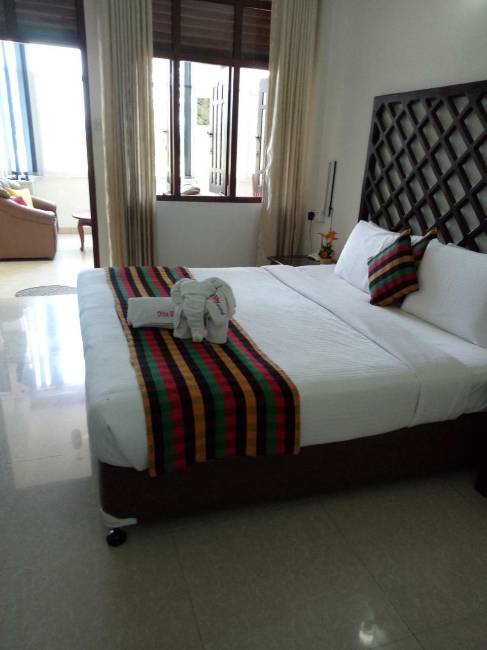 Otha Shy Airport Transit Hotel Katunayaka Bagian luar foto