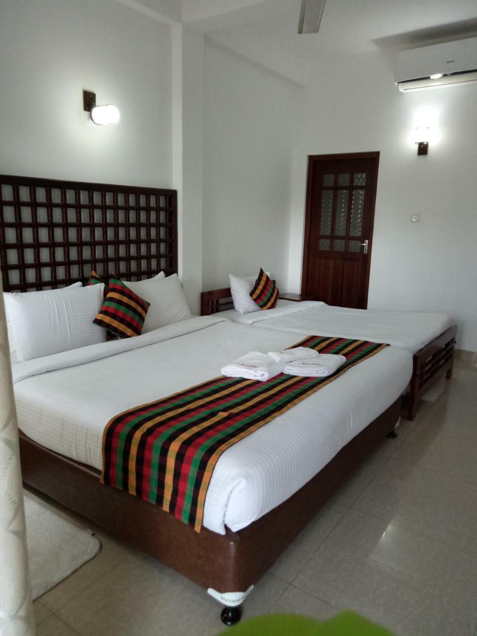 Otha Shy Airport Transit Hotel Katunayaka Bagian luar foto