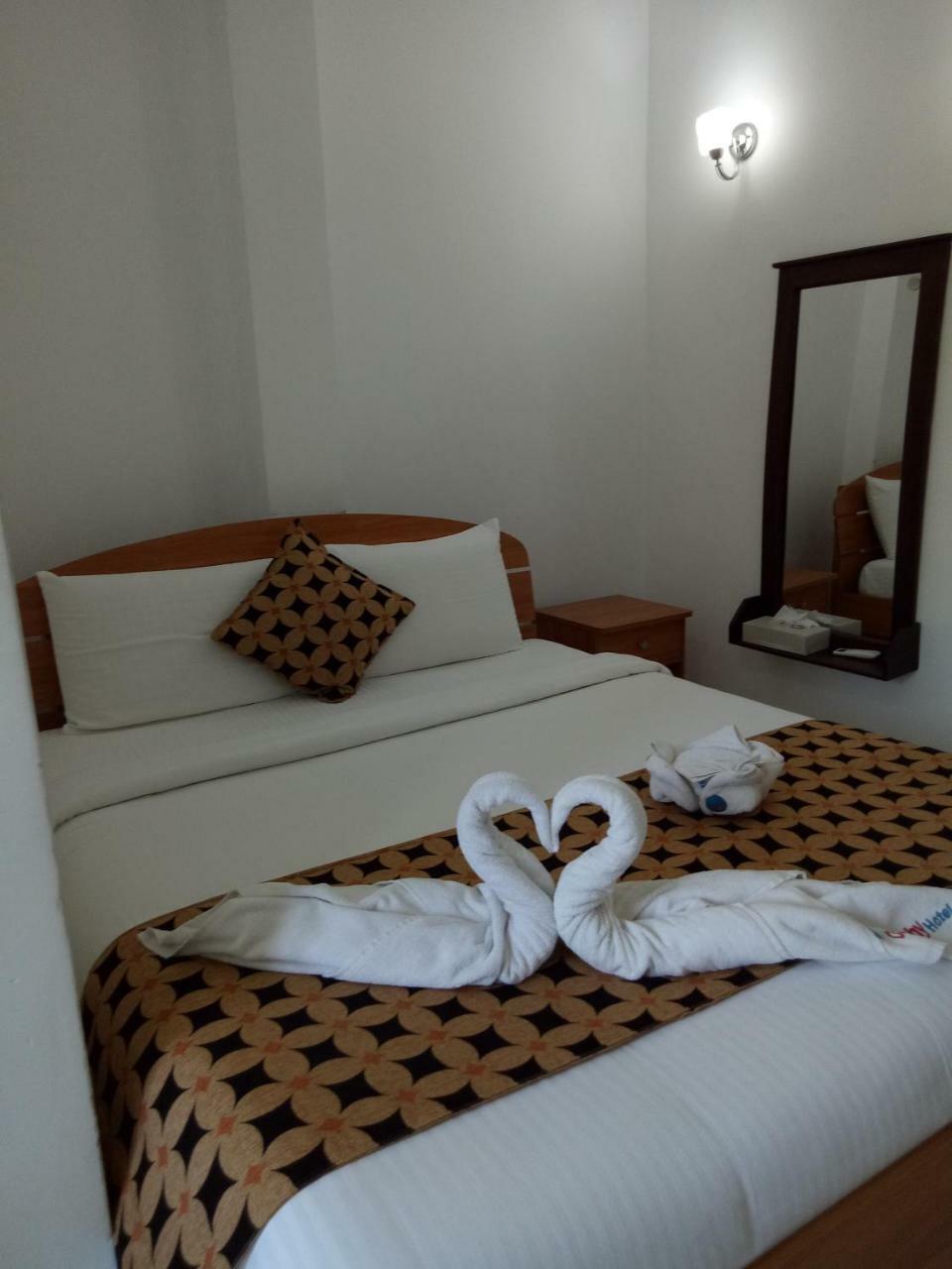 Otha Shy Airport Transit Hotel Katunayaka Bagian luar foto