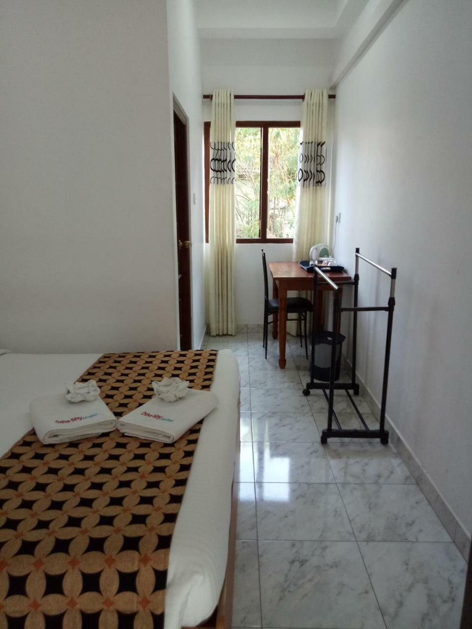 Otha Shy Airport Transit Hotel Katunayaka Bagian luar foto