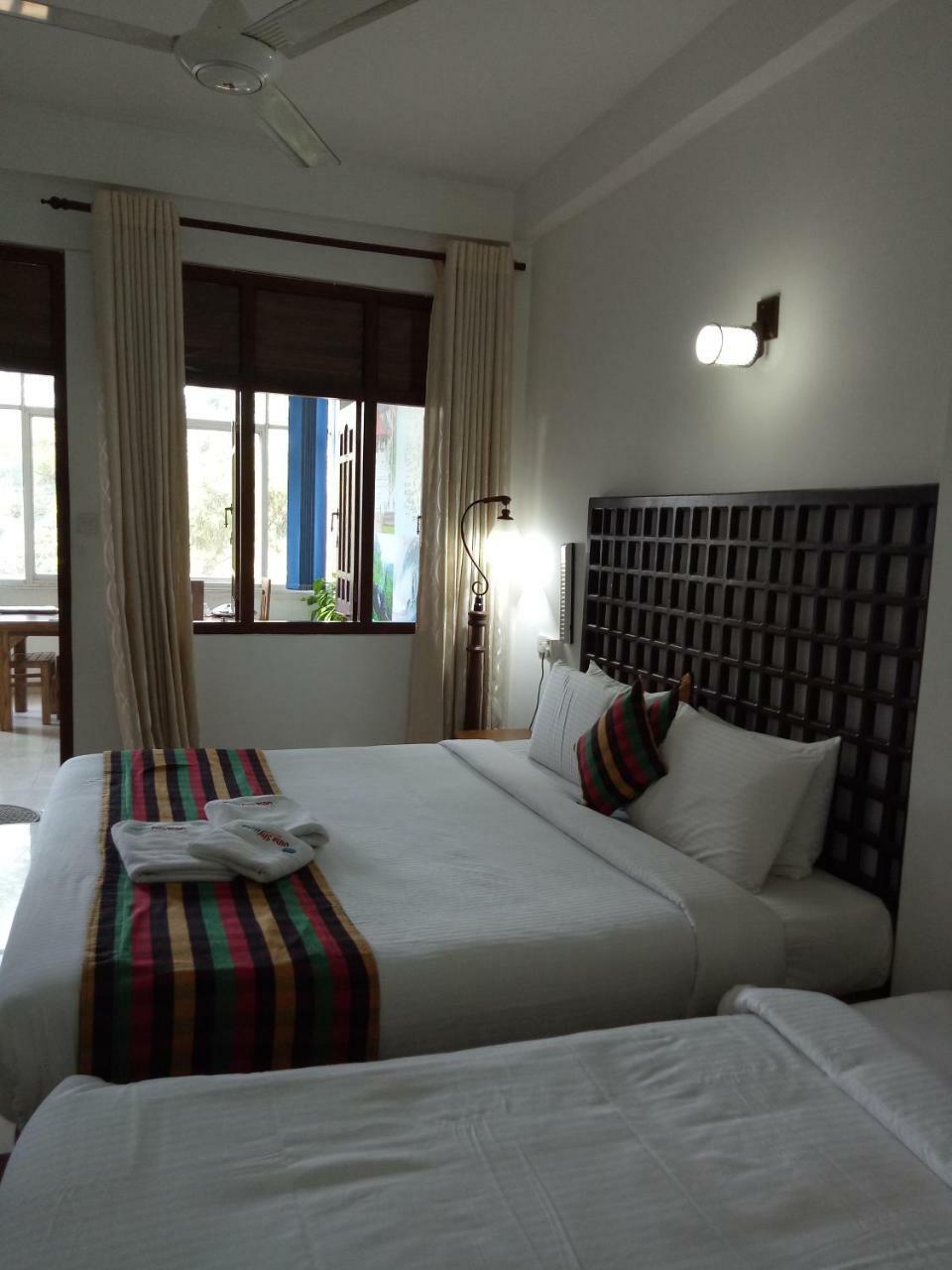 Otha Shy Airport Transit Hotel Katunayaka Bagian luar foto