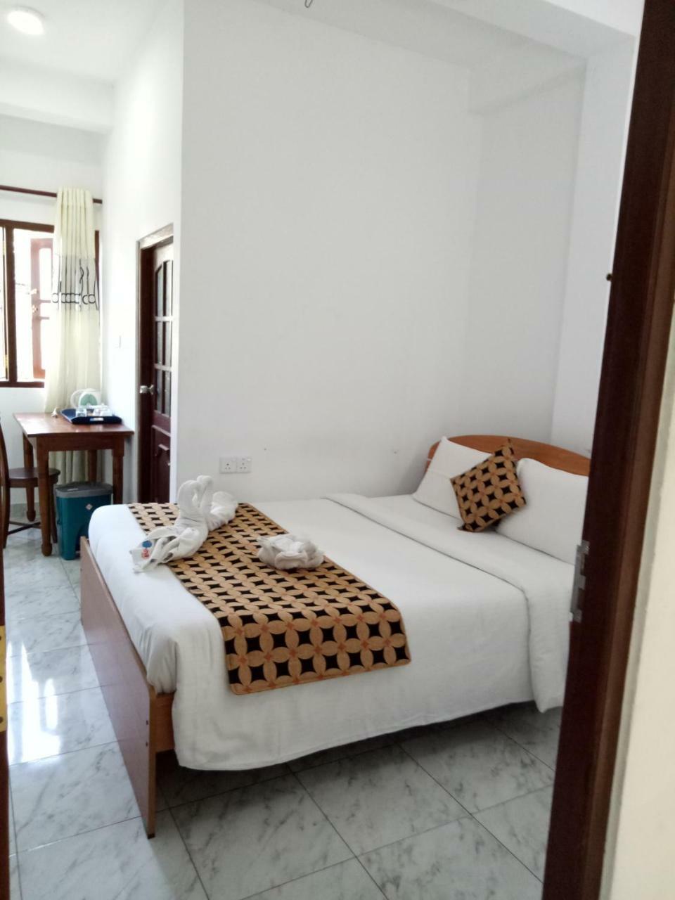 Otha Shy Airport Transit Hotel Katunayaka Bagian luar foto